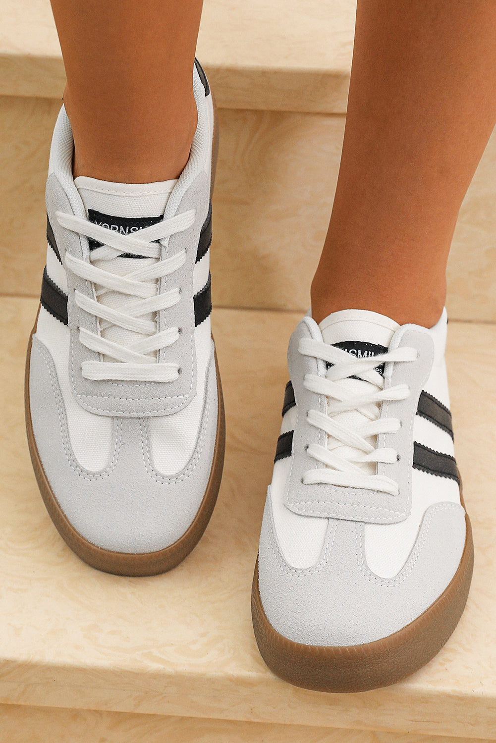 Olina™ | Zapatillas planas con rayas negras
