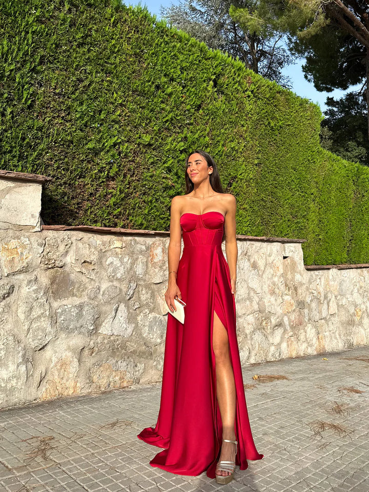Corsé Élise™ | Vestido largo satinado con abertura lateral