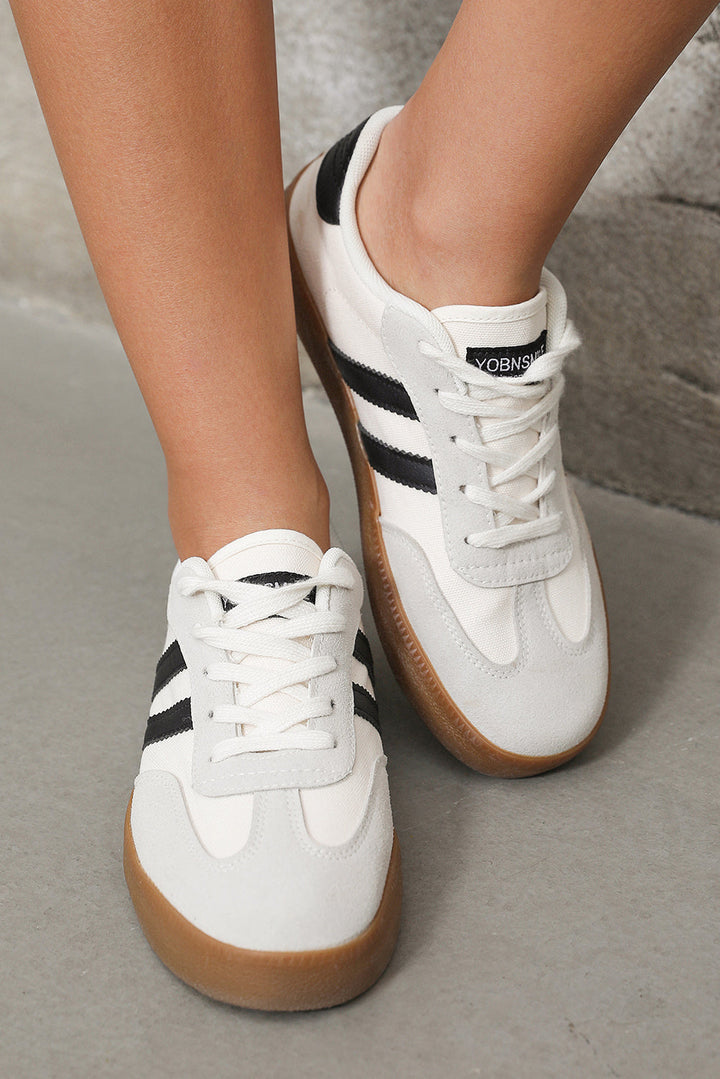 Olina™ | Zapatillas planas con rayas negras