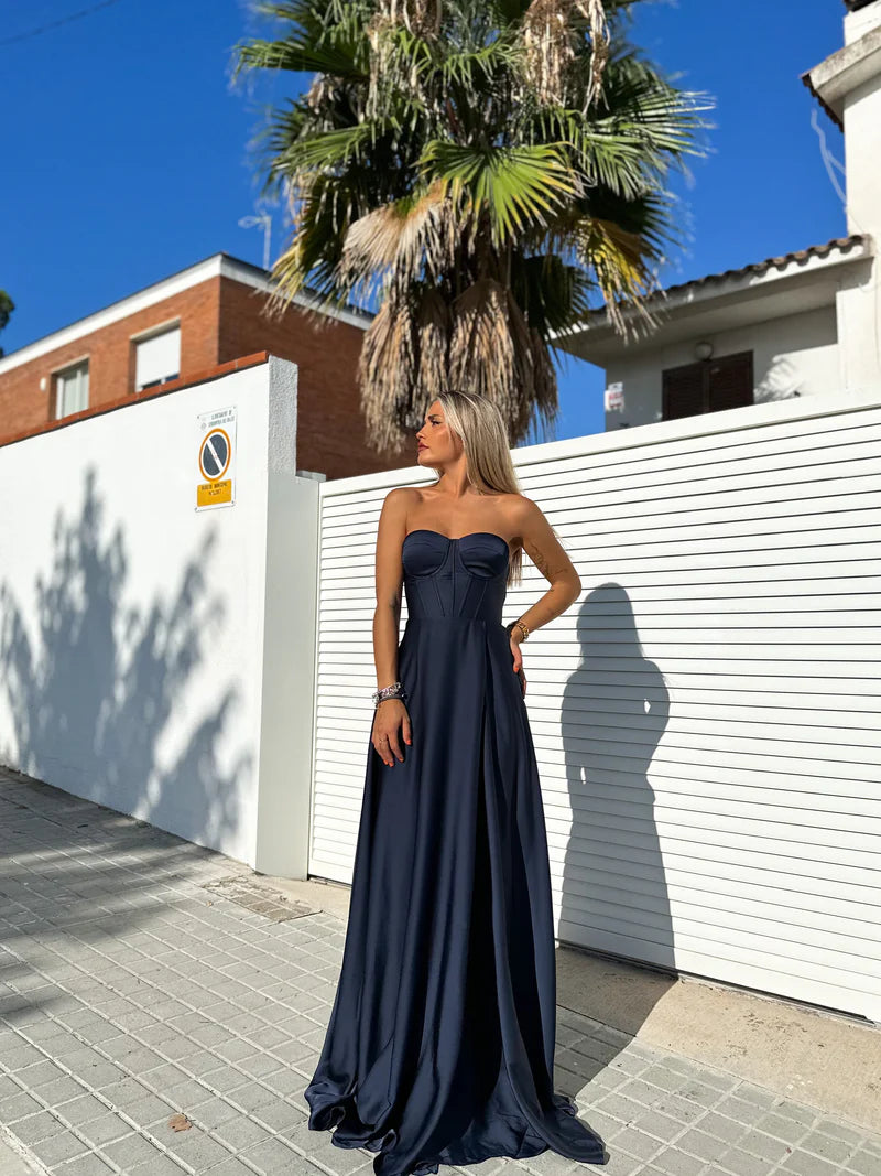 Corsé Élise™ | Vestido largo satinado con abertura lateral