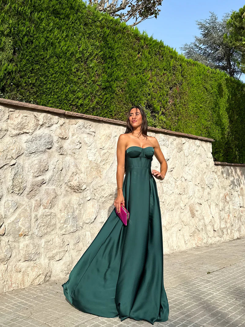 Corsé Élise™ | Vestido largo satinado con abertura lateral