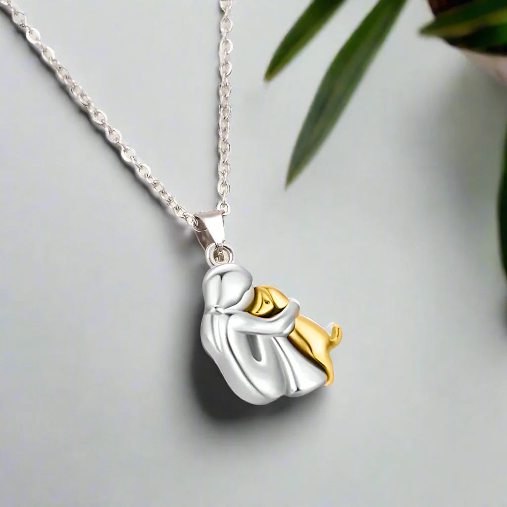 Olivia™ | Collar con colgante en forma de perro