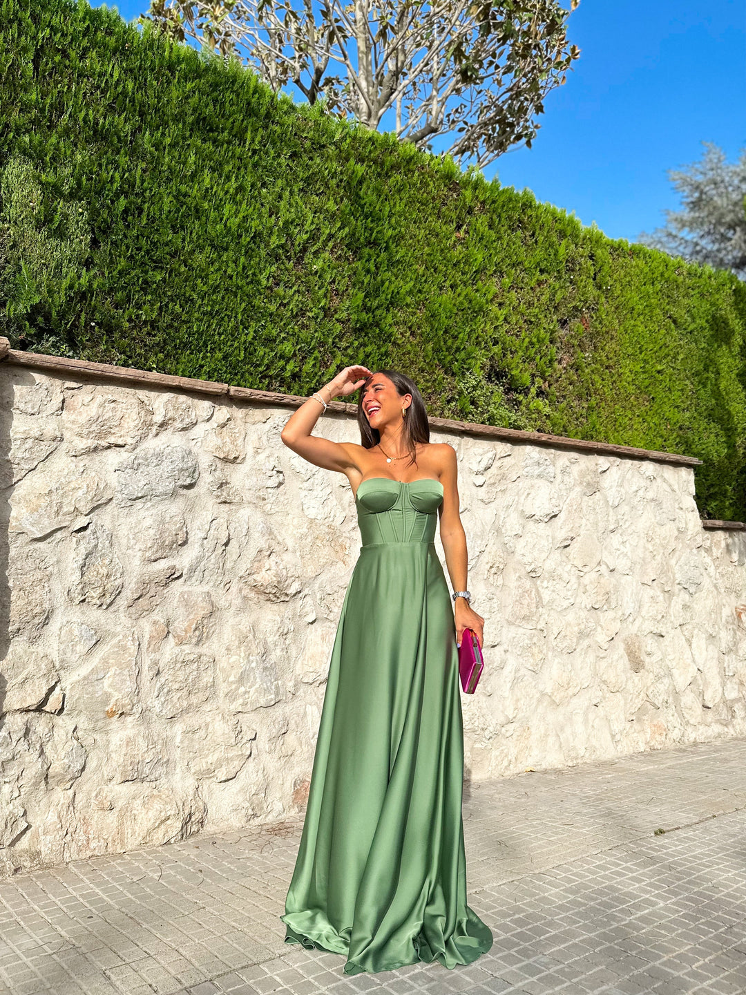 Corsé Élise™ | Vestido largo satinado con abertura lateral