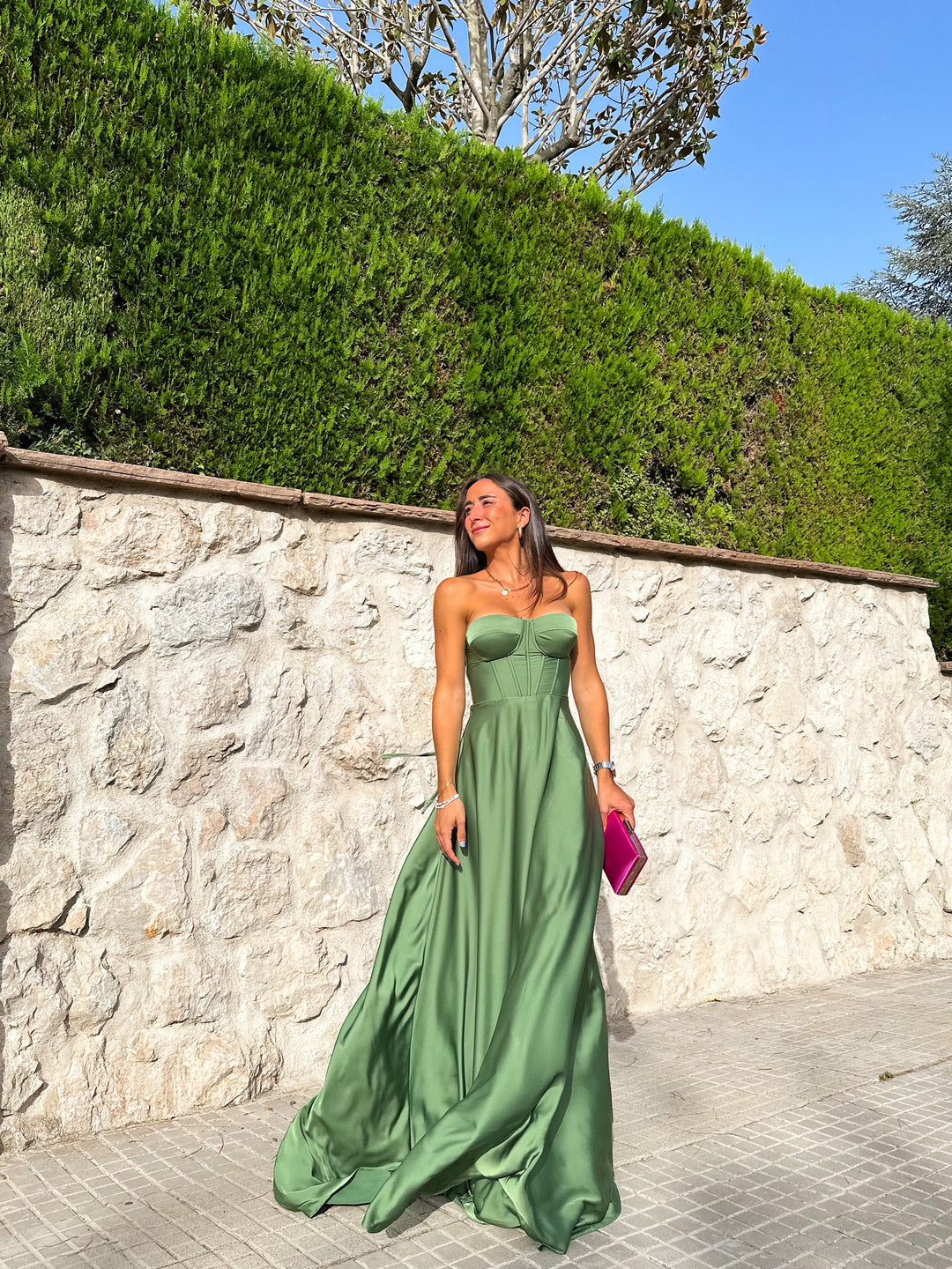 Corsé Élise™ | Vestido largo satinado con abertura lateral