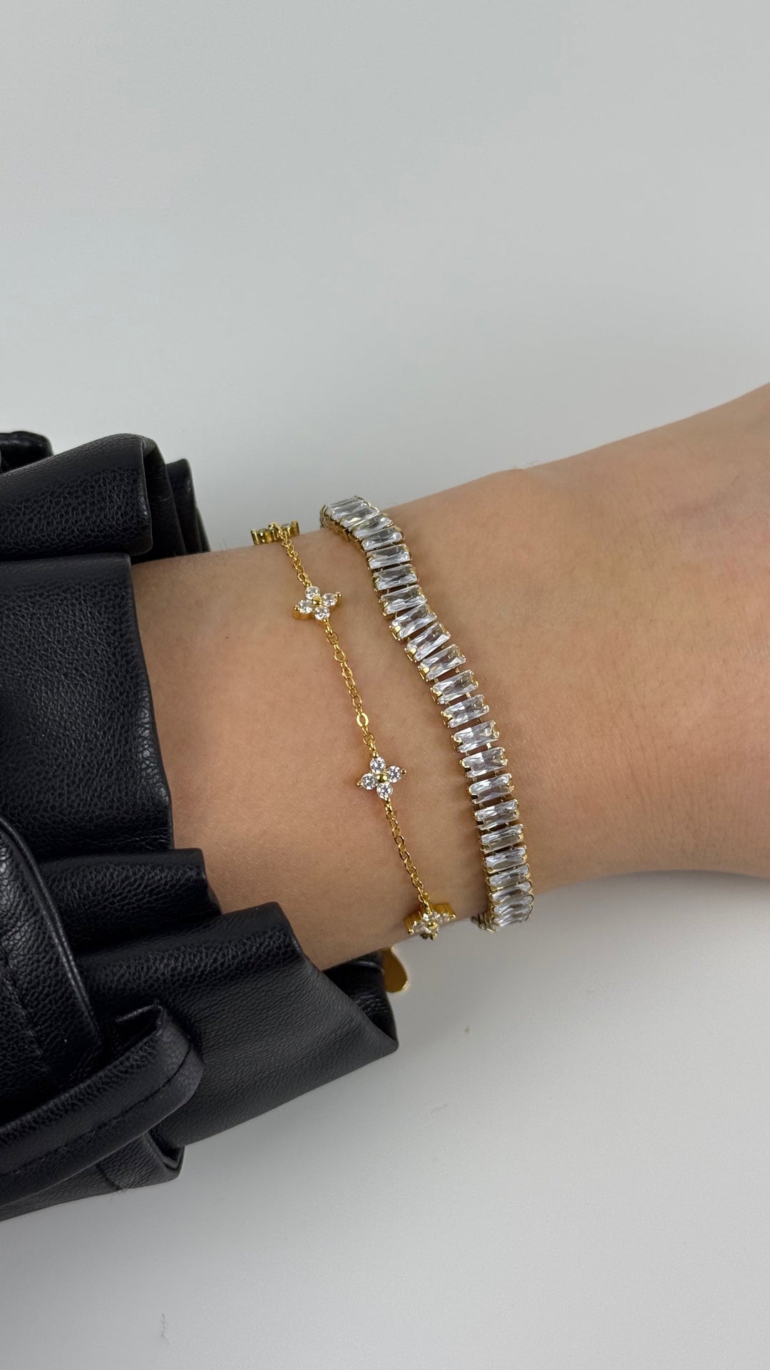 Lyra Élise™ | Brazalete elegante en plata de ley