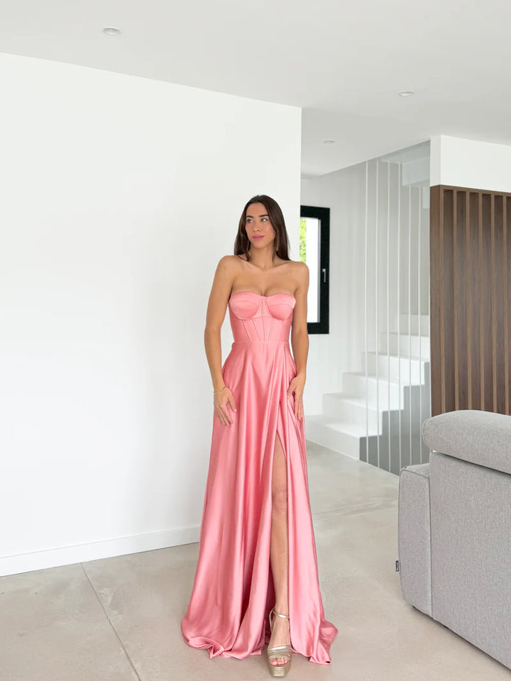 Corsé Élise™ | Vestido largo satinado con abertura lateral