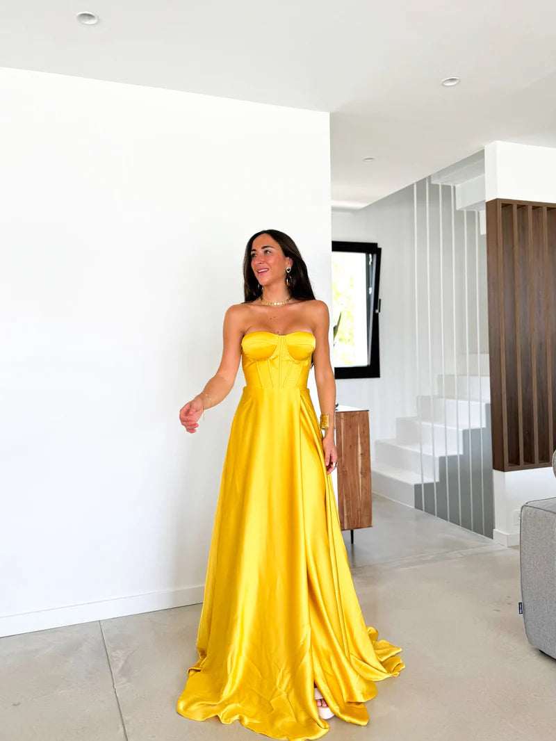 Corsé Élise™ | Vestido largo satinado con abertura lateral