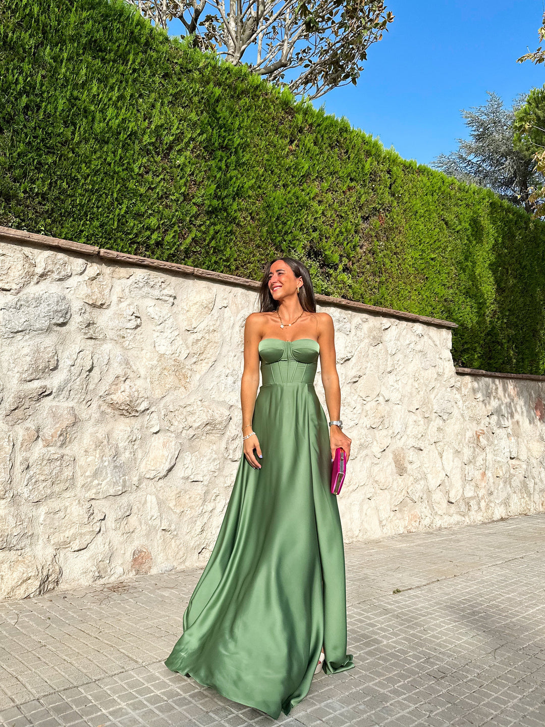 Corsé Élise™ | Vestido largo satinado con abertura lateral
