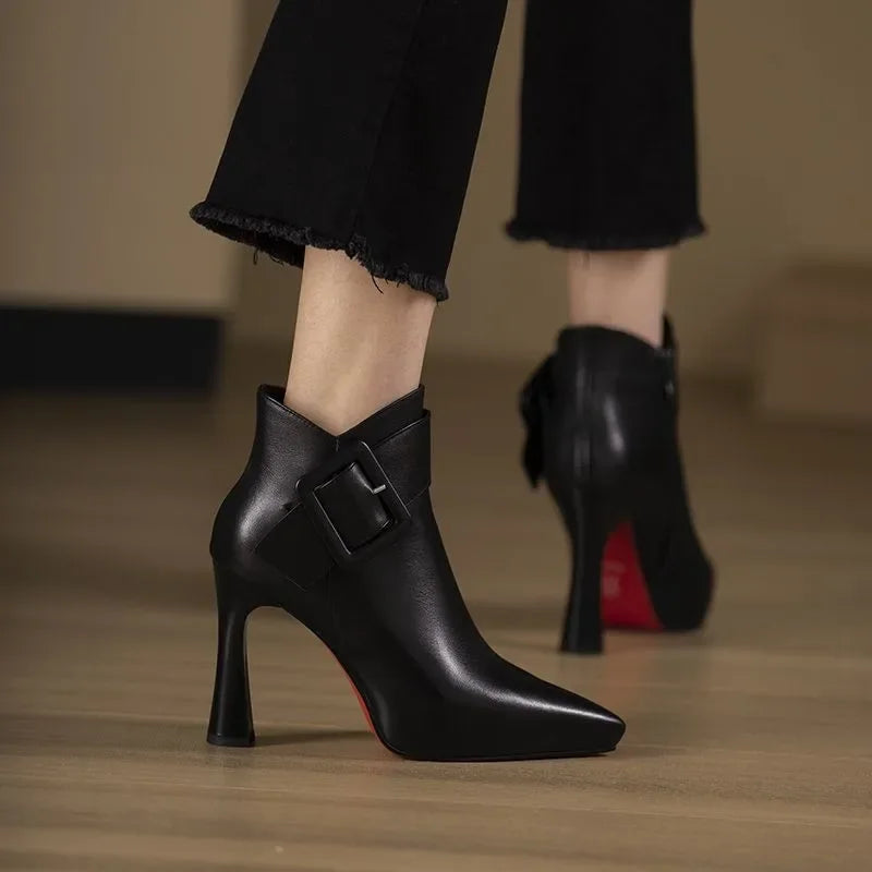 Clara™ | Botín elegante con hebilla