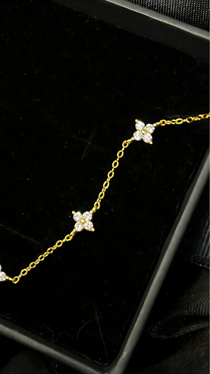 Lyra Élise™ | Brazalete elegante en plata de ley
