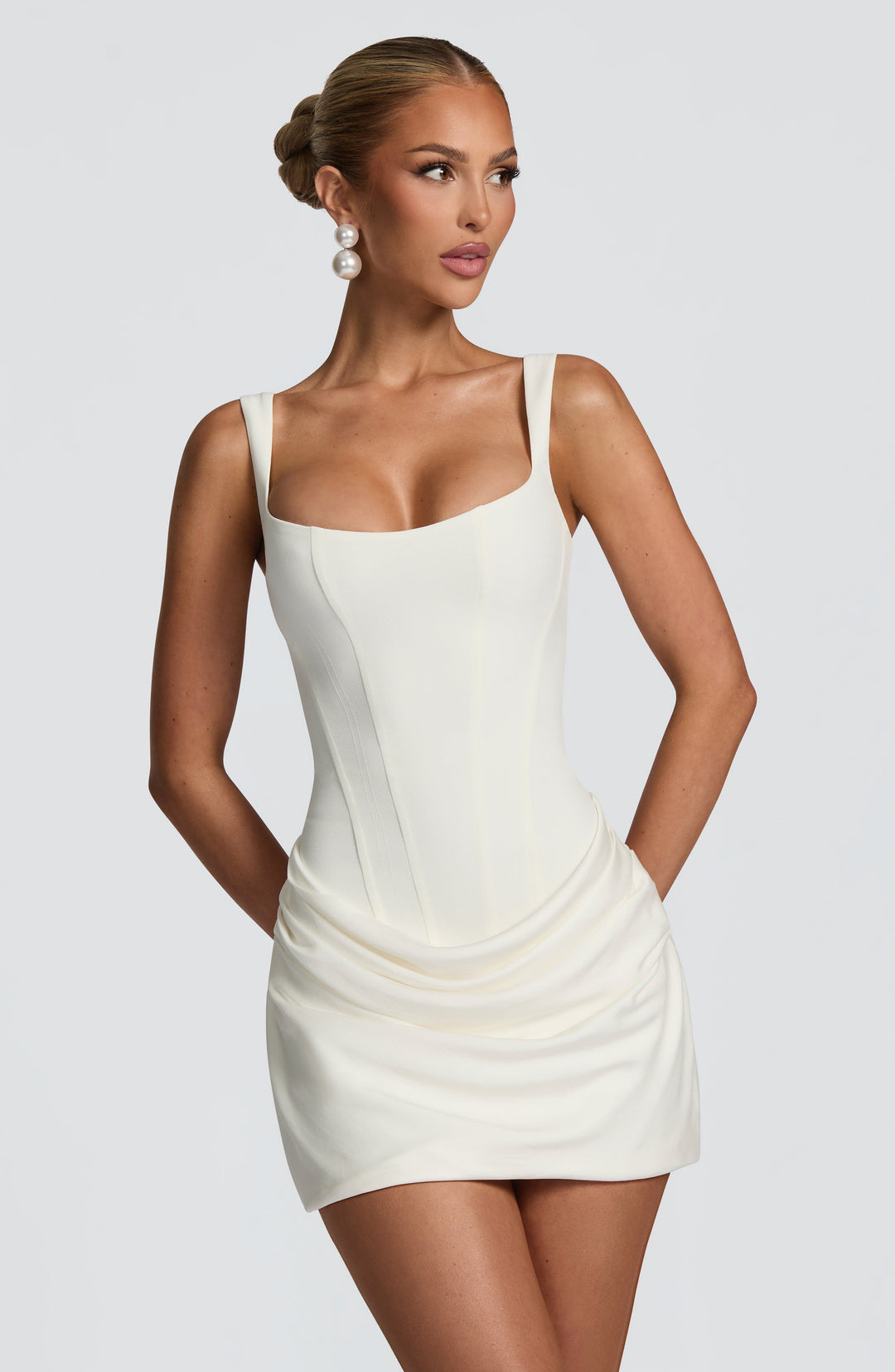 Allegra™ | Vestido mini con corset y falda
