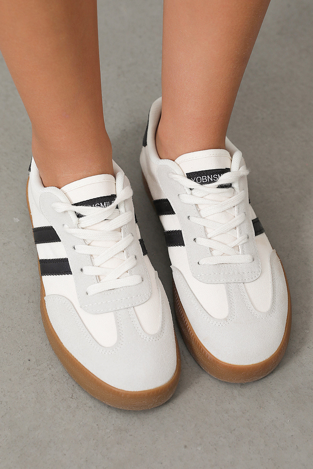 Olina™ | Zapatillas planas con rayas negras