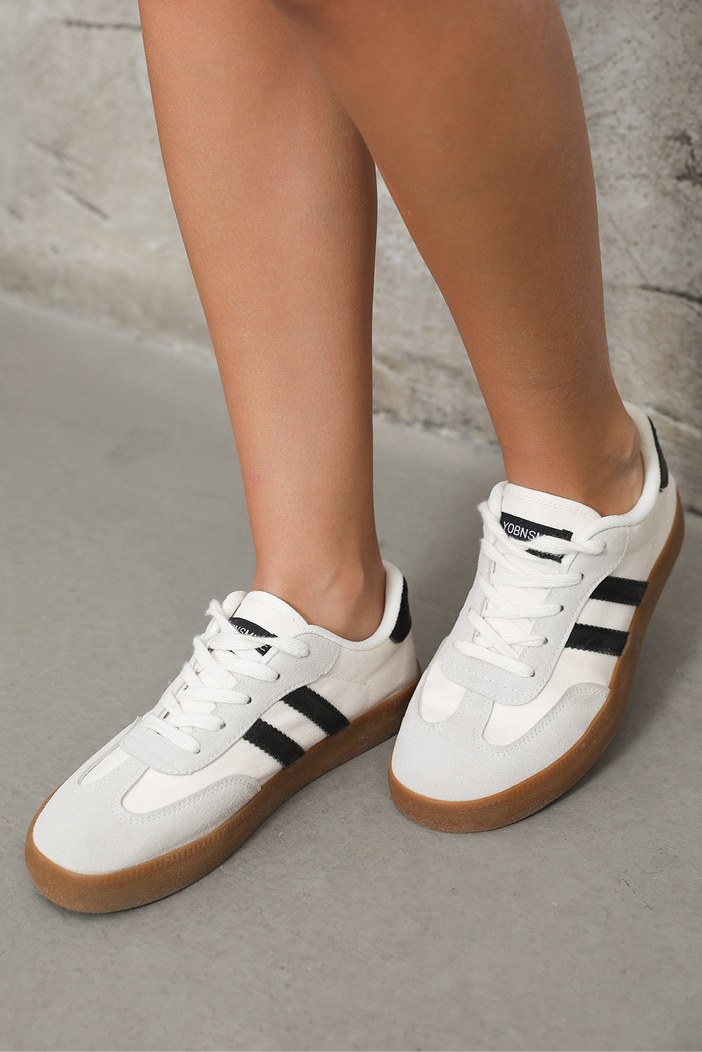 Olina™ | Zapatillas planas con rayas negras