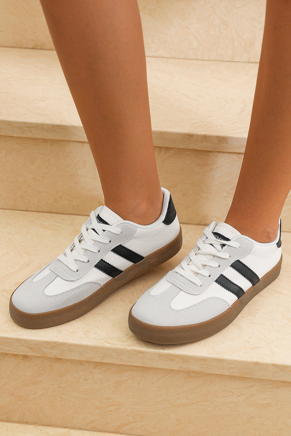 Olina™ | Zapatillas planas con rayas negras