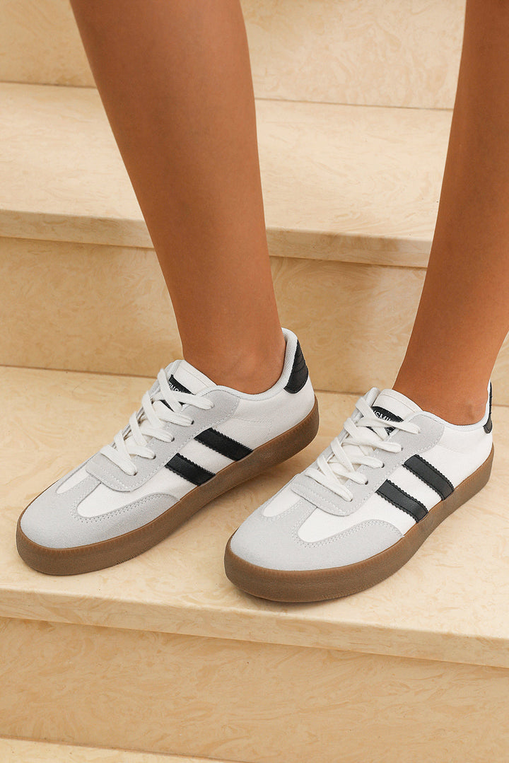 Olina™ | Zapatillas planas con rayas negras