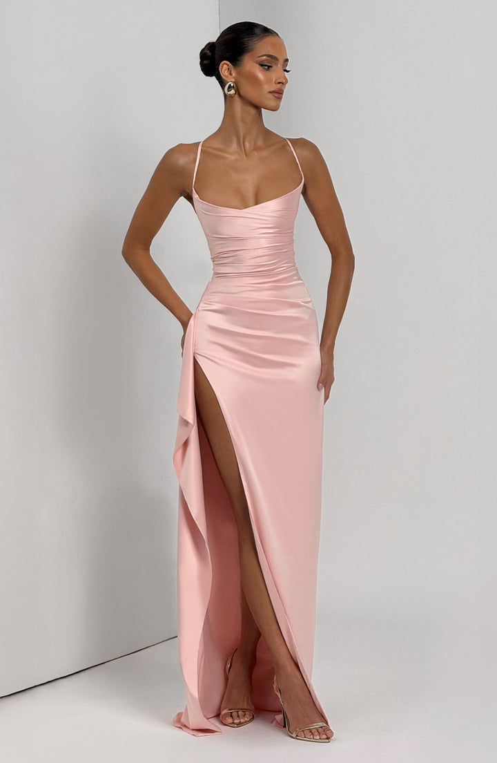 Maritza™ | Vestido satinado premium con abertura drapeada