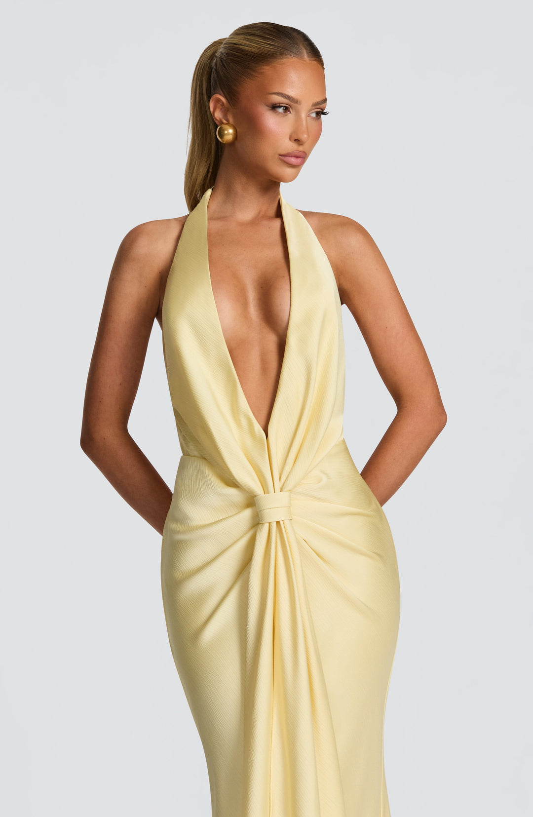 Aveline™ | Vestido premium texturizado con escote halter