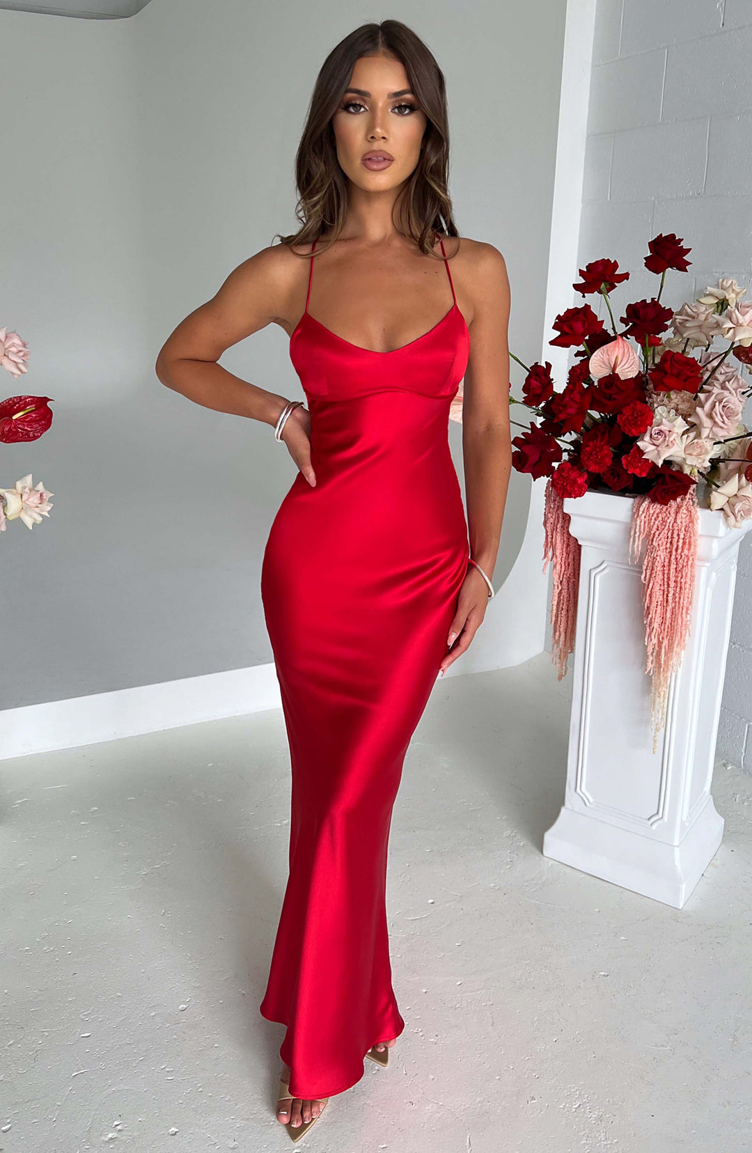 Natalia™ | Vestido satinado con espalda cruzada