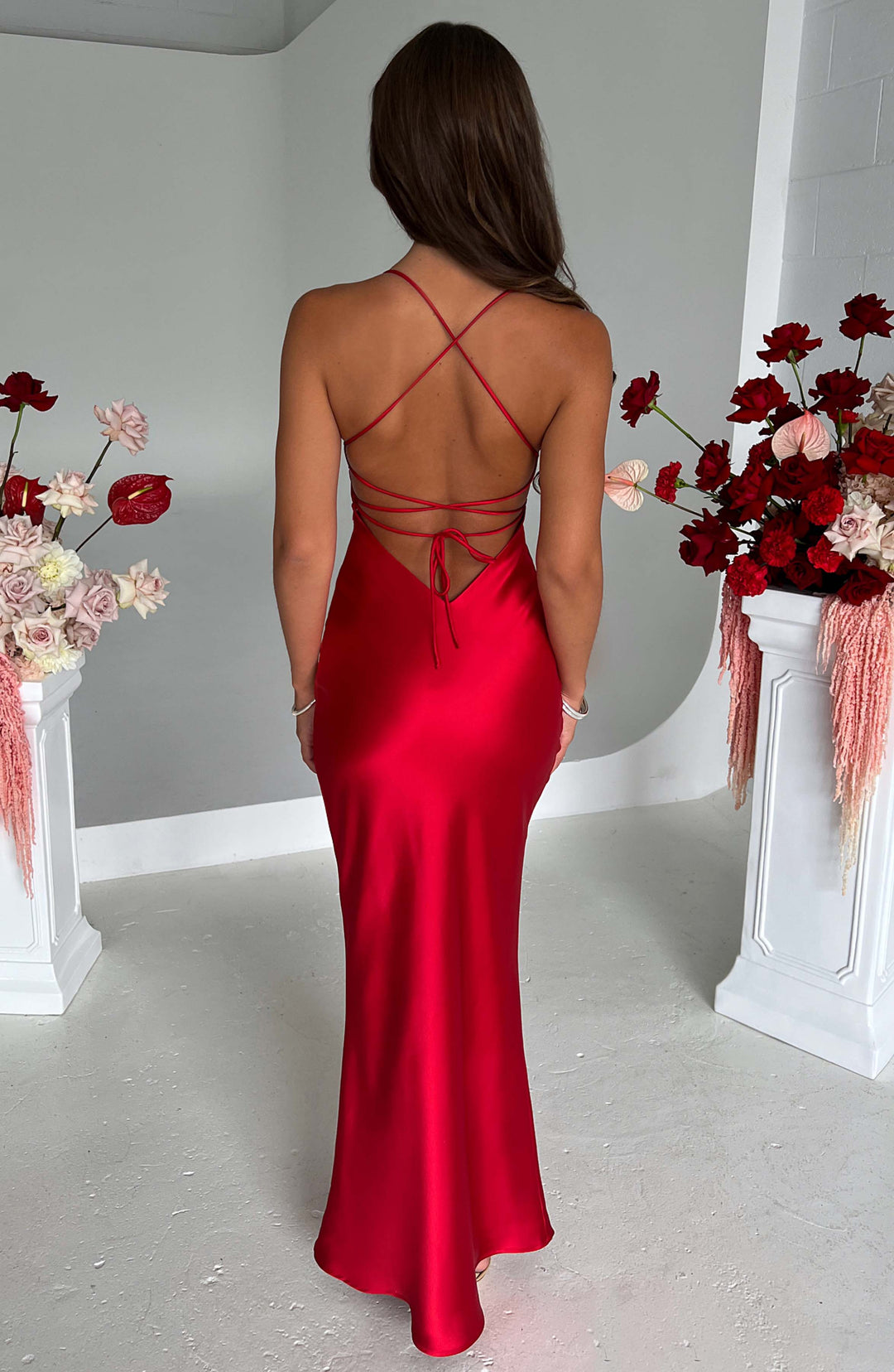 Natalia™ | Vestido satinado con espalda cruzada