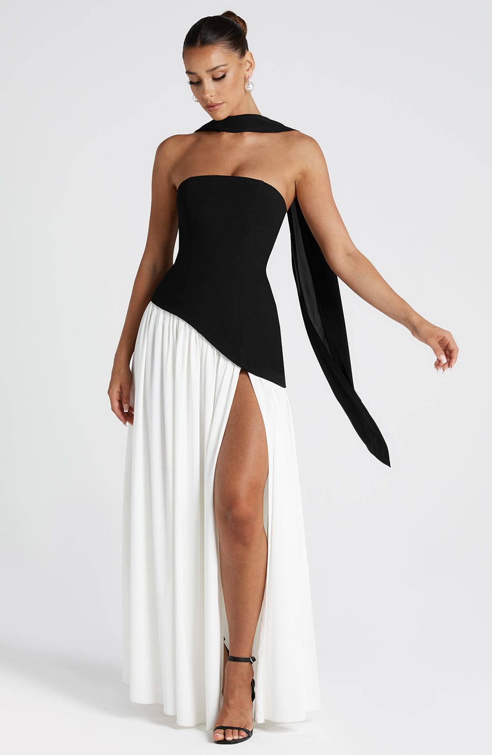 Rouge Amélie™ | Vestido largo con abertura elegante