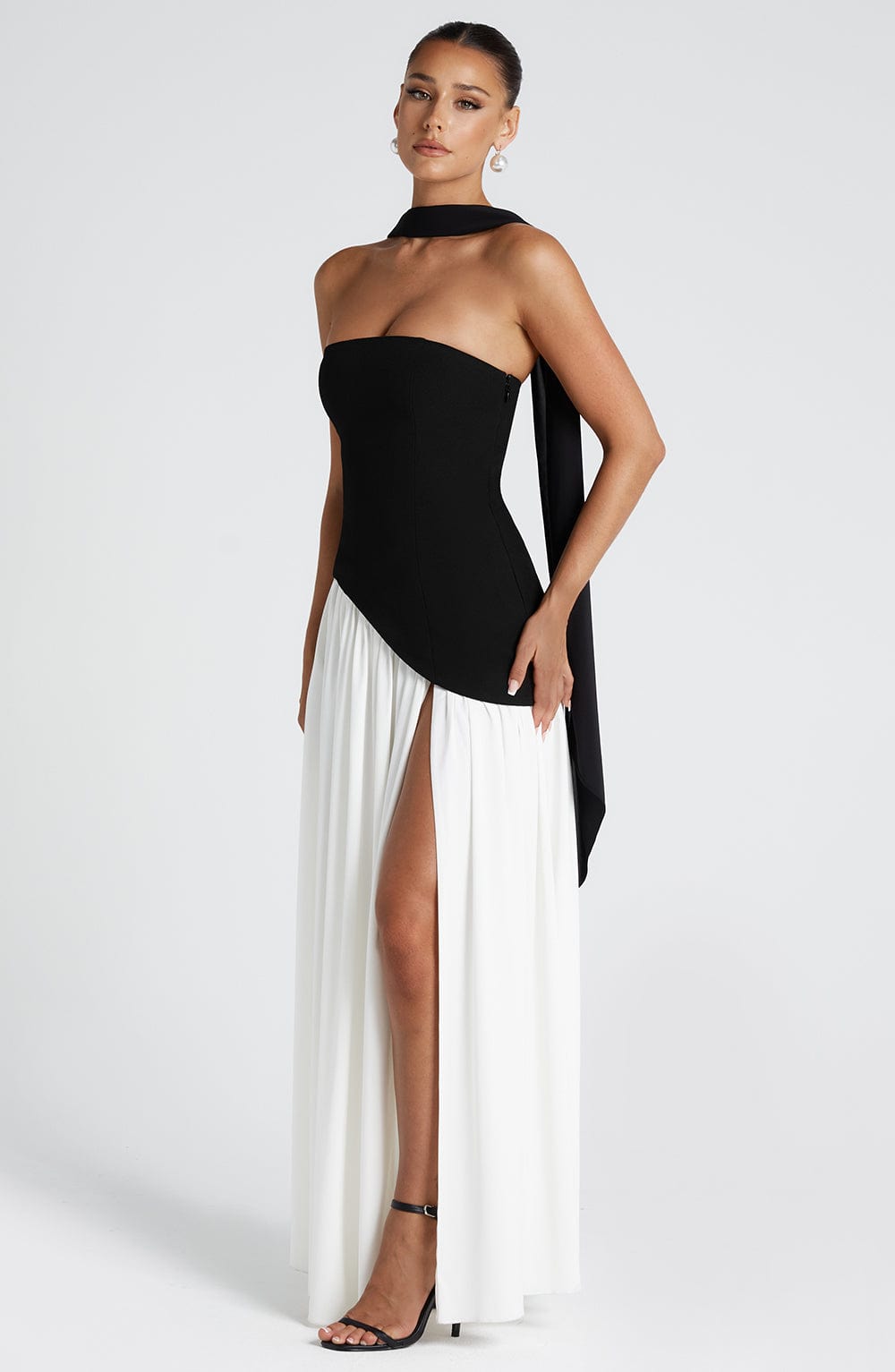Rouge Amélie™ | Vestido largo con abertura elegante