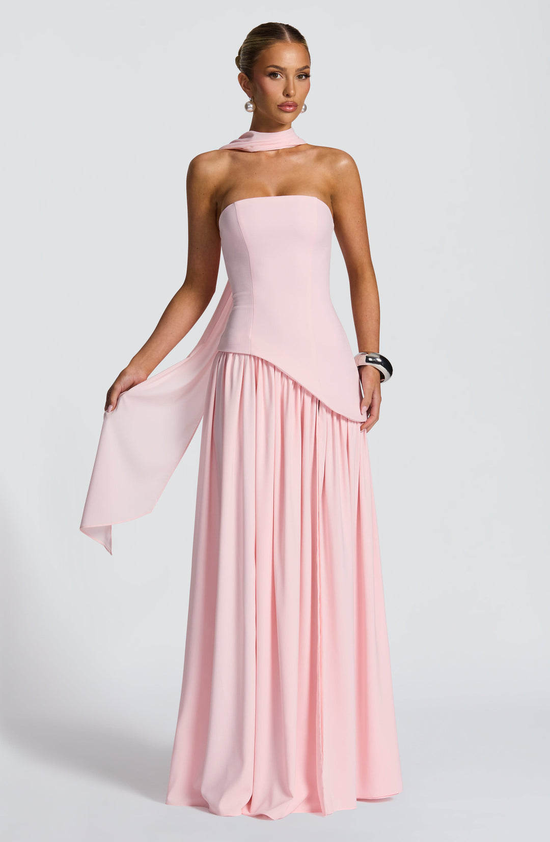 Rouge Amélie™ | Vestido largo con abertura elegante