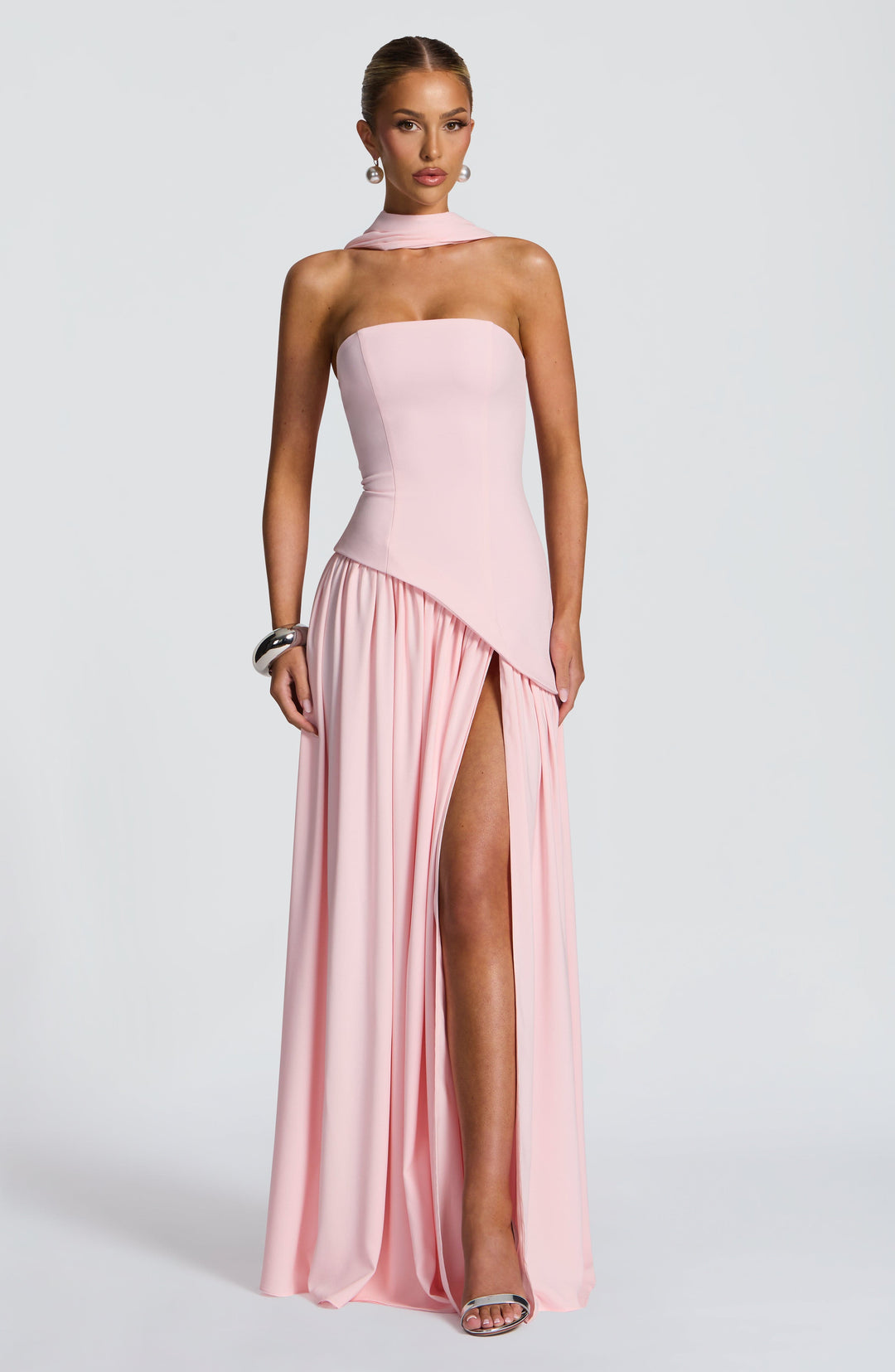Rouge Amélie™ | Vestido largo con abertura elegante