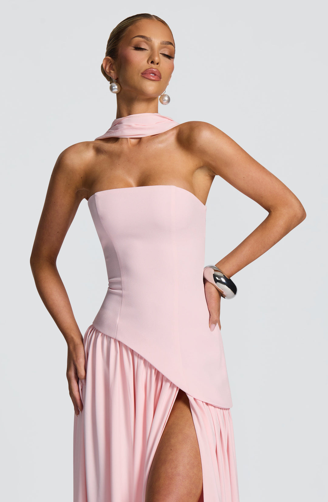 Rouge Amélie™ | Vestido largo con abertura elegante