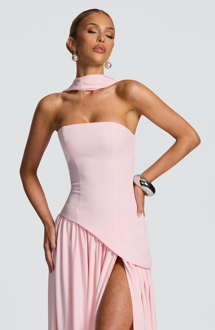 Rouge Amélie™ | Vestido largo con abertura elegante