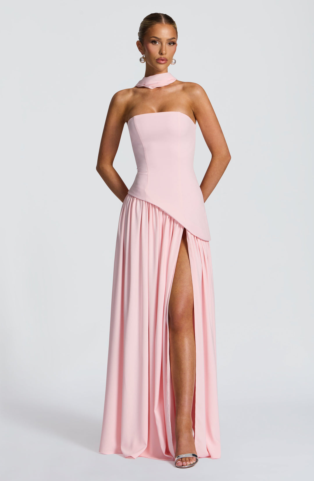 Rouge Amélie™ | Vestido largo con abertura elegante