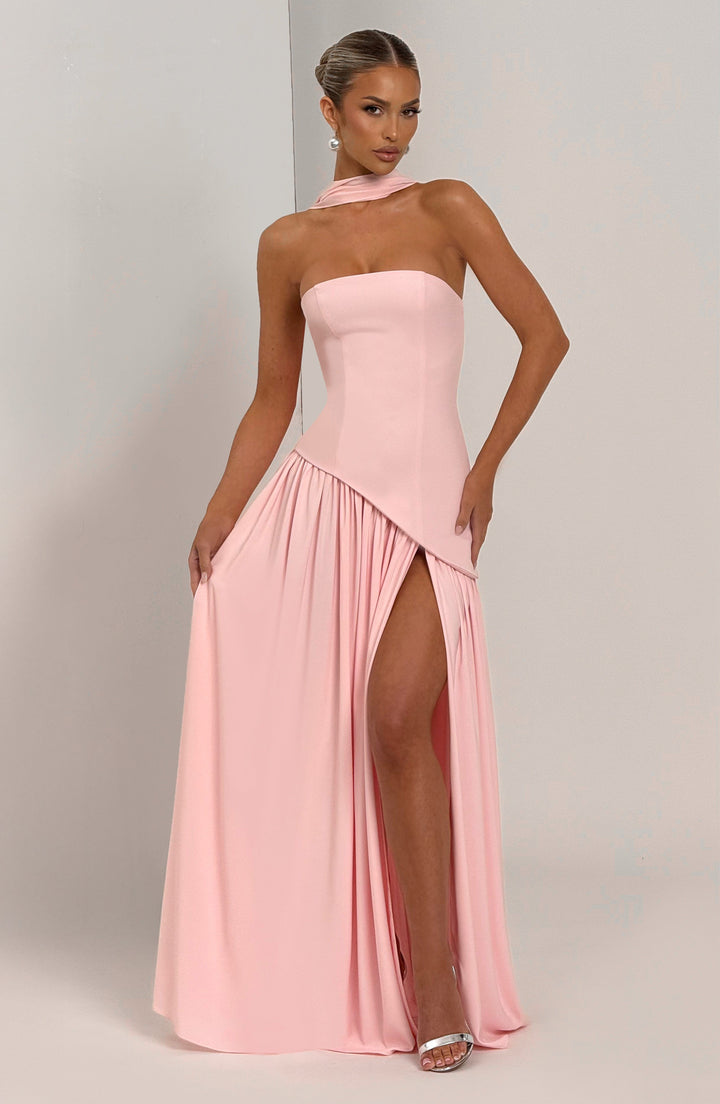 Rouge Amélie™ | Vestido largo con abertura elegante