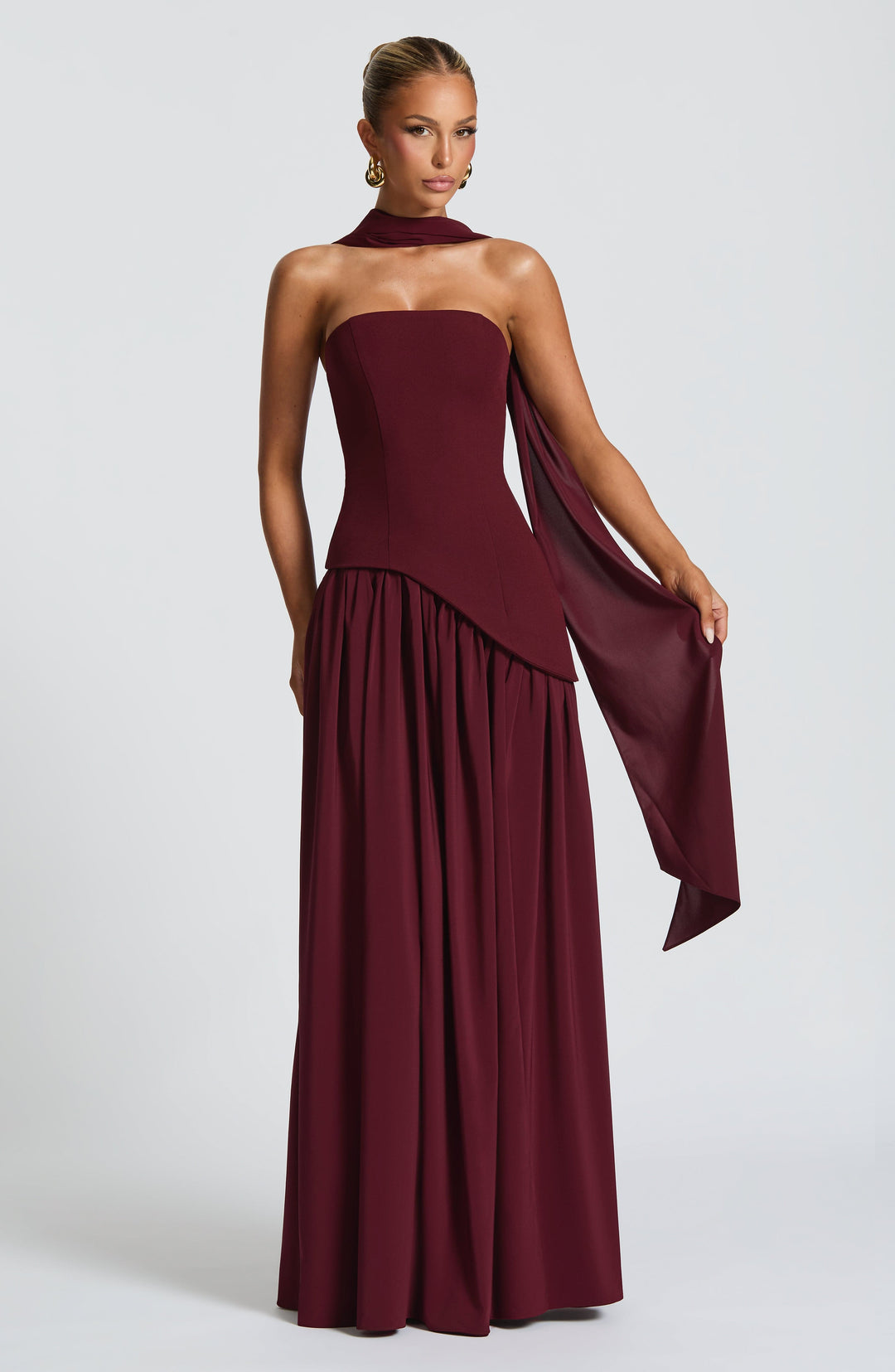 Rouge Amélie™ | Vestido largo con abertura elegante