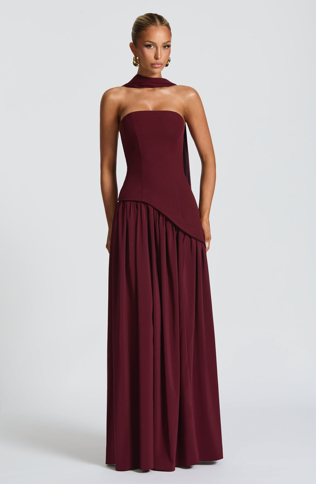 Rouge Amélie™ | Vestido largo con abertura elegante