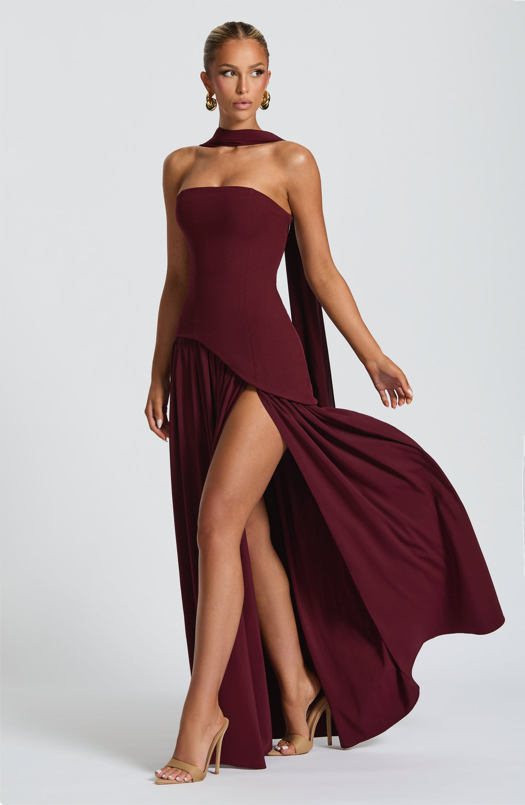 Rouge Amélie™ | Vestido largo con abertura elegante
