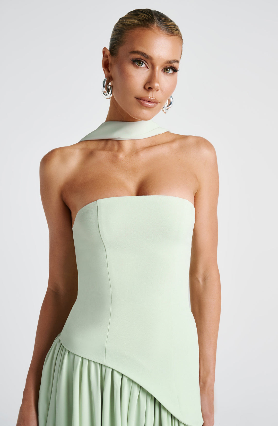 Rouge Amélie™ | Vestido largo con abertura elegante
