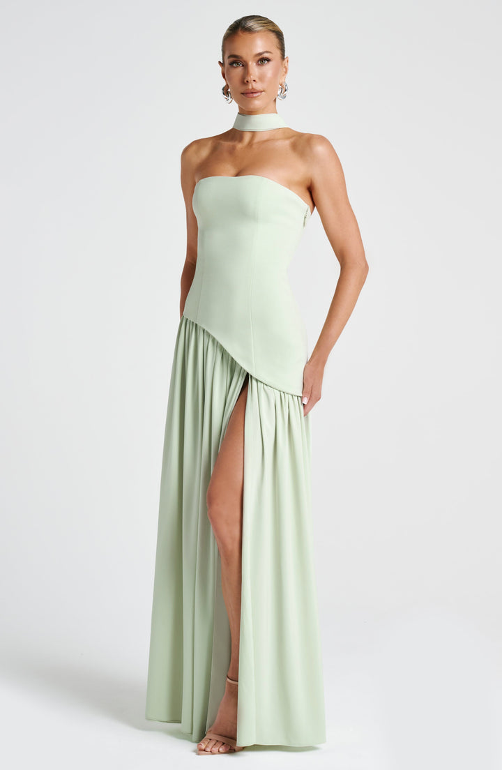 Rouge Amélie™ | Vestido largo con abertura elegante