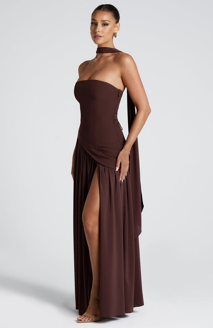 Rouge Amélie™ | Vestido largo con abertura elegante
