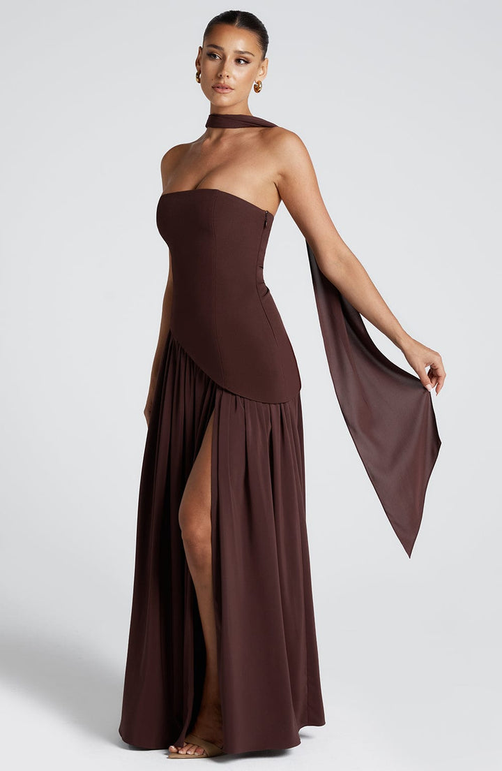 Rouge Amélie™ | Vestido largo con abertura elegante