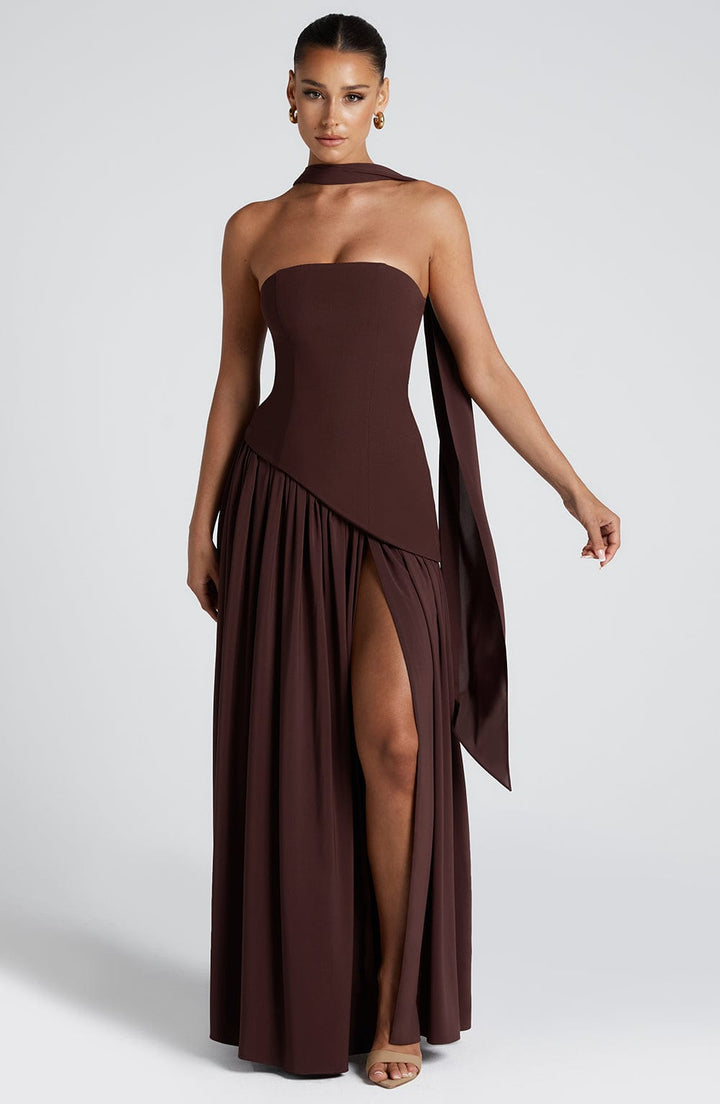 Rouge Amélie™ | Vestido largo con abertura elegante