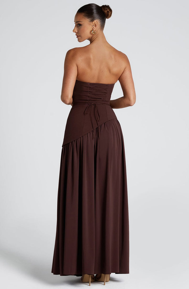 Rouge Amélie™ | Vestido largo con abertura elegante